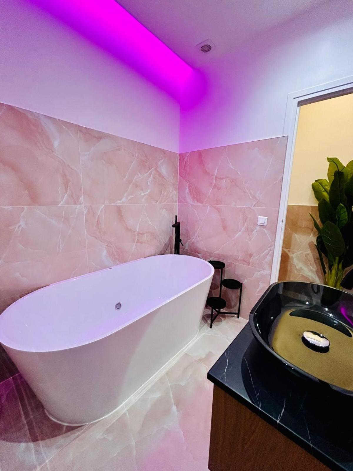Intimate Escape - Seaside - Spa Bath - Wifi - Ac Nisa Exterior foto